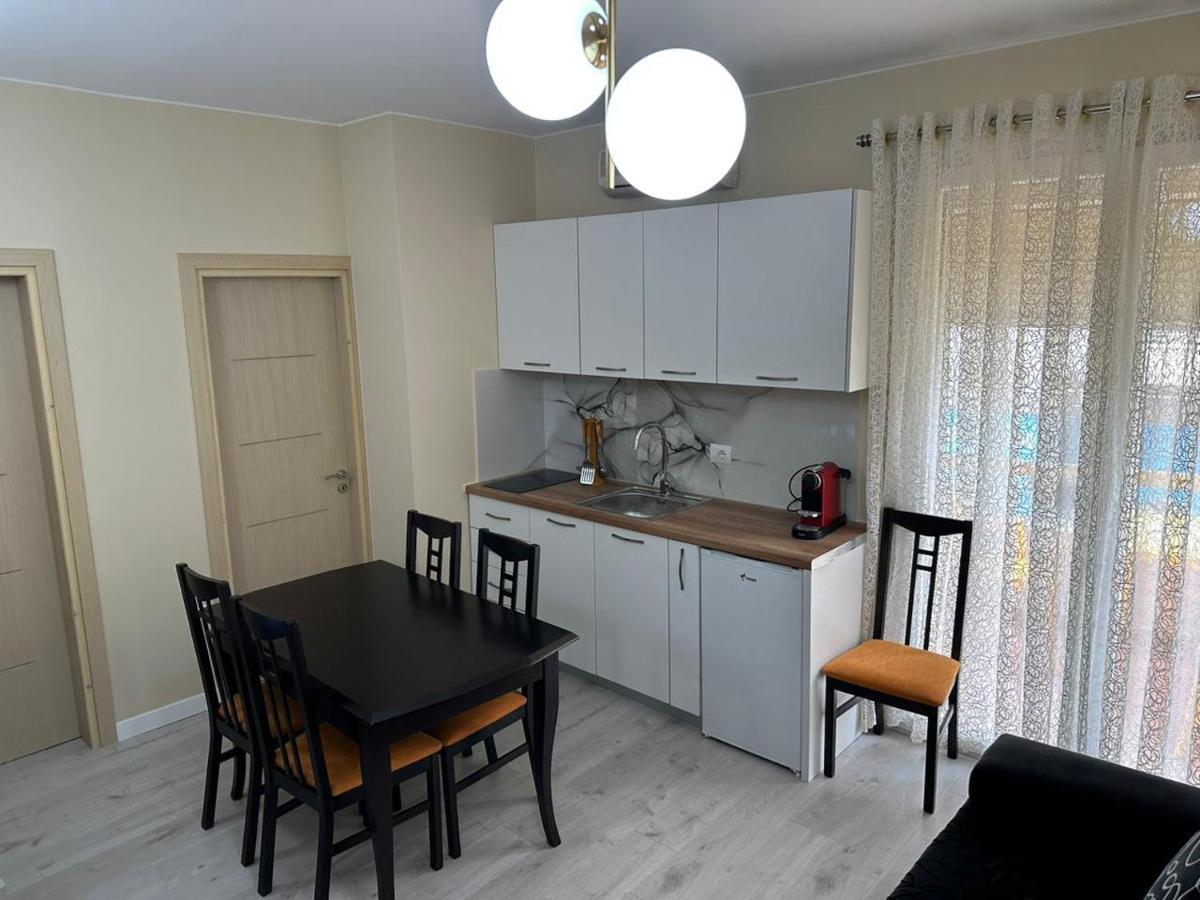 Holiday House Durrës Eksteriør bilde