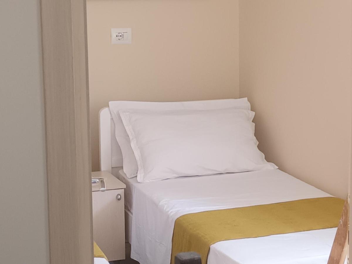 Holiday House Durrës Eksteriør bilde