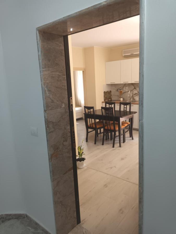 Holiday House Durrës Eksteriør bilde